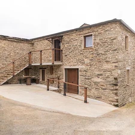 Lar De Sanxes * A Pontenova